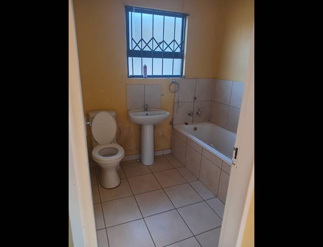 2 BEDROOM FREEHOLD FOR SALE IN KWAGUQA